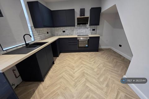 3 bedroom terraced house to rent, Morris Street, Tyldesley, Manchester, M29