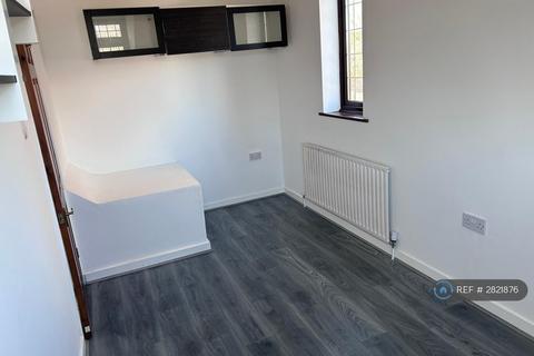3 bedroom semi-detached house to rent, Aldwick Close, London, SE9