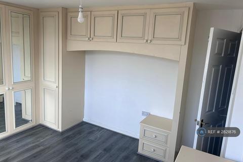 3 bedroom semi-detached house to rent, Aldwick Close, London, SE9