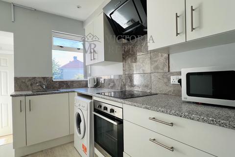 4 bedroom terraced house to rent, Ninth Avenue, Bristol