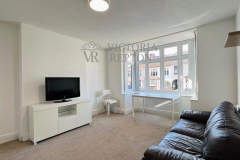 4 bedroom terraced house to rent, Ninth Avenue, Bristol