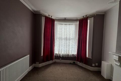 4 bedroom semi-detached house to rent, Angel Road, Harrow