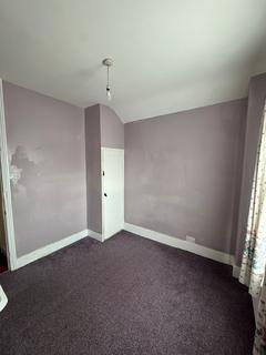 4 bedroom semi-detached house to rent, Angel Road, Harrow