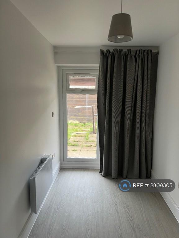 Smaller Bedroom/Office