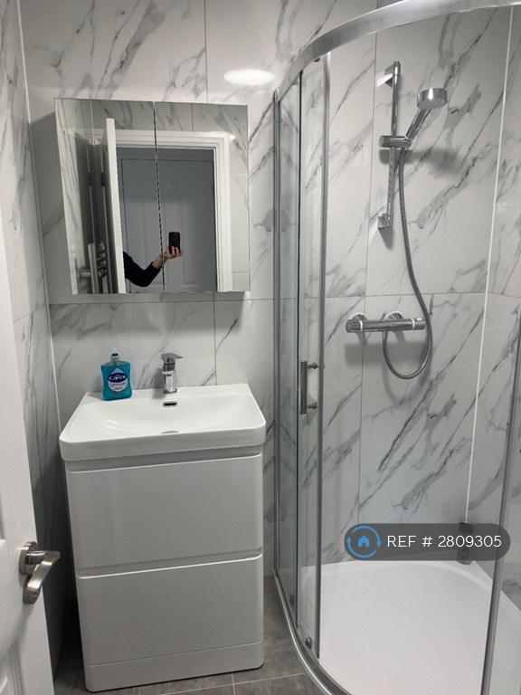 New Hand Basin And Mirror Unit