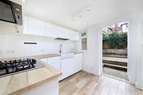 2 bedroom flat to rent, Garratt Terrace, London SW17
