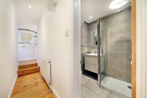 2 bedroom flat to rent, Garratt Terrace, London SW17