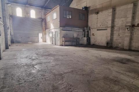 Warehouse to rent, Riverway Industrial Estate Trowbridge BA14 8LL