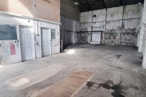 Warehouse to rent, Riverway Industrial Estate Trowbridge BA14 8LL