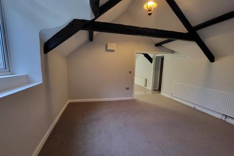 2 bedroom apartment to rent, Garth Lodge, Upper Flat