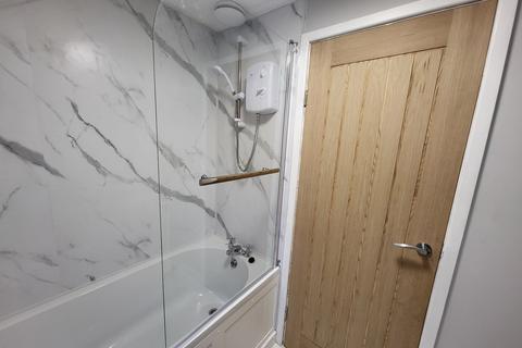 2 bedroom apartment to rent, Garth Lodge, Upper Flat