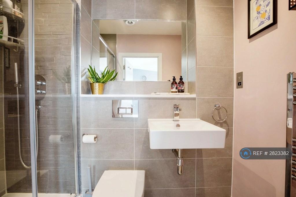 En-Suite Bathroom