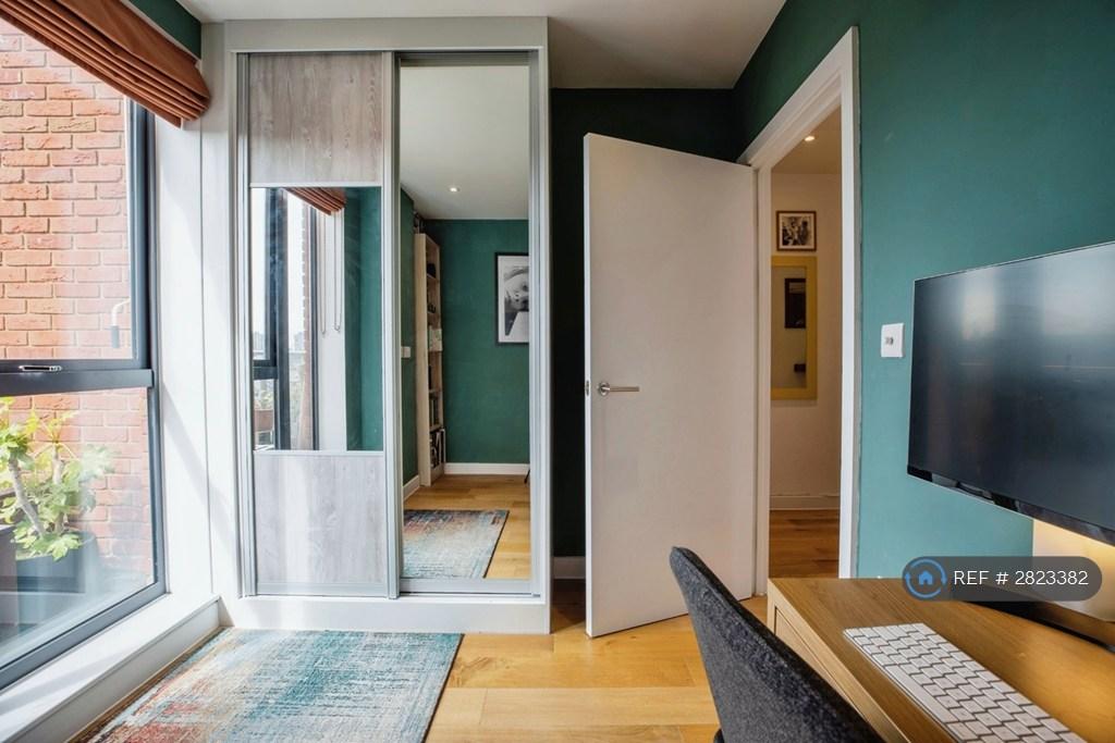 Bedroom 2/Study