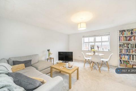 2 bedroom flat to rent, Lisle Close, London, SW17