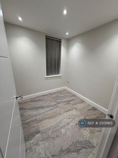 2 bedroom flat to rent, Rosslyn Crescent, Harrow, HA1