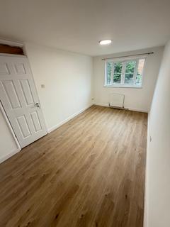 3 bedroom terraced house to rent, Medway Close, Ilford IG1