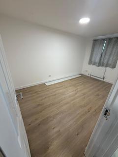 3 bedroom terraced house to rent, Medway Close, Ilford IG1