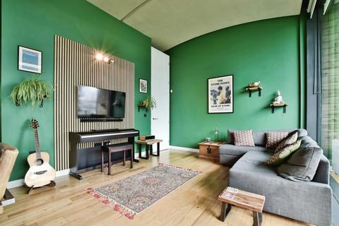 2 bedroom flat for sale, Woodfield Road, Altrincham, Greater Manchester, WA14
