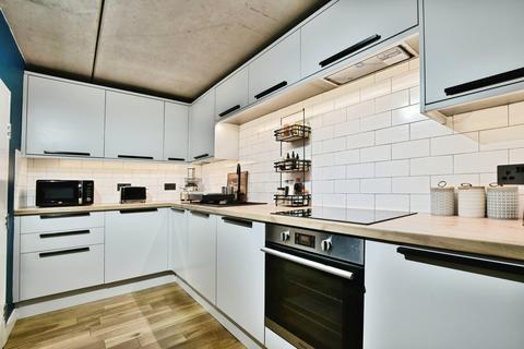2 bedroom flat for sale, Woodfield Road, Altrincham, Greater Manchester, WA14