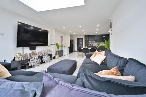 undefined, Gammons Lane, Watford, WD24