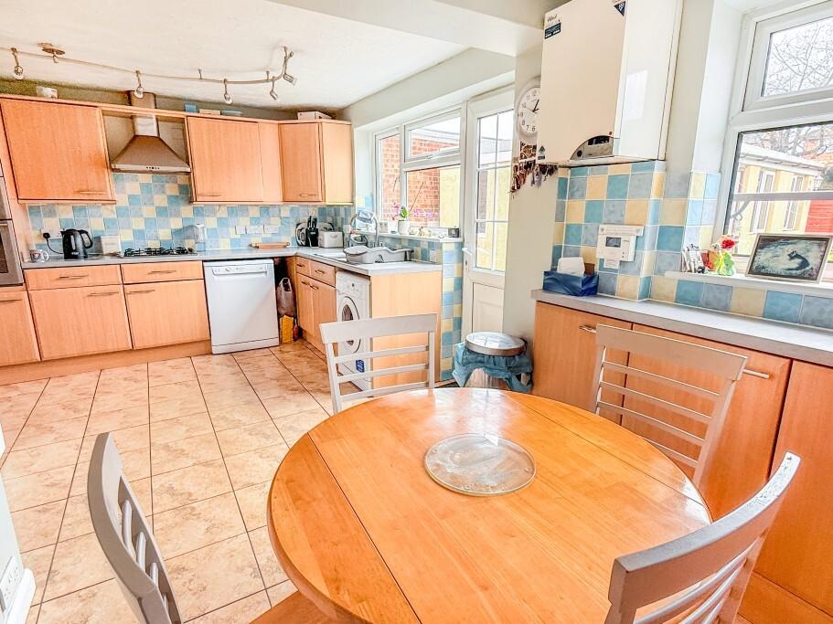 Kitchen Pic 1