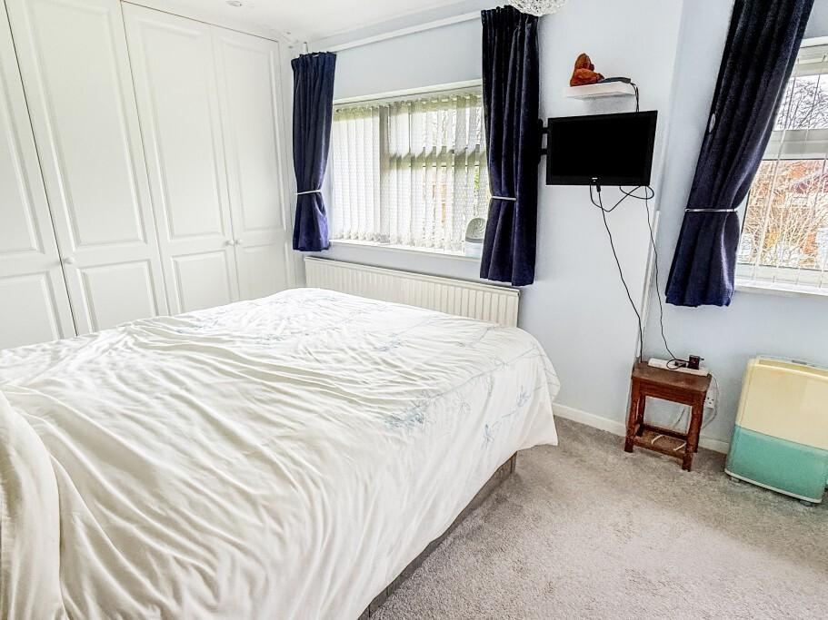 Bedroom 1 Pic 2