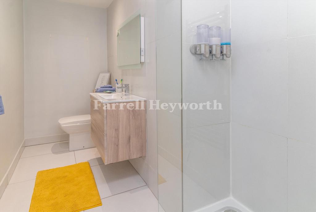 Bedroom 2 en suite