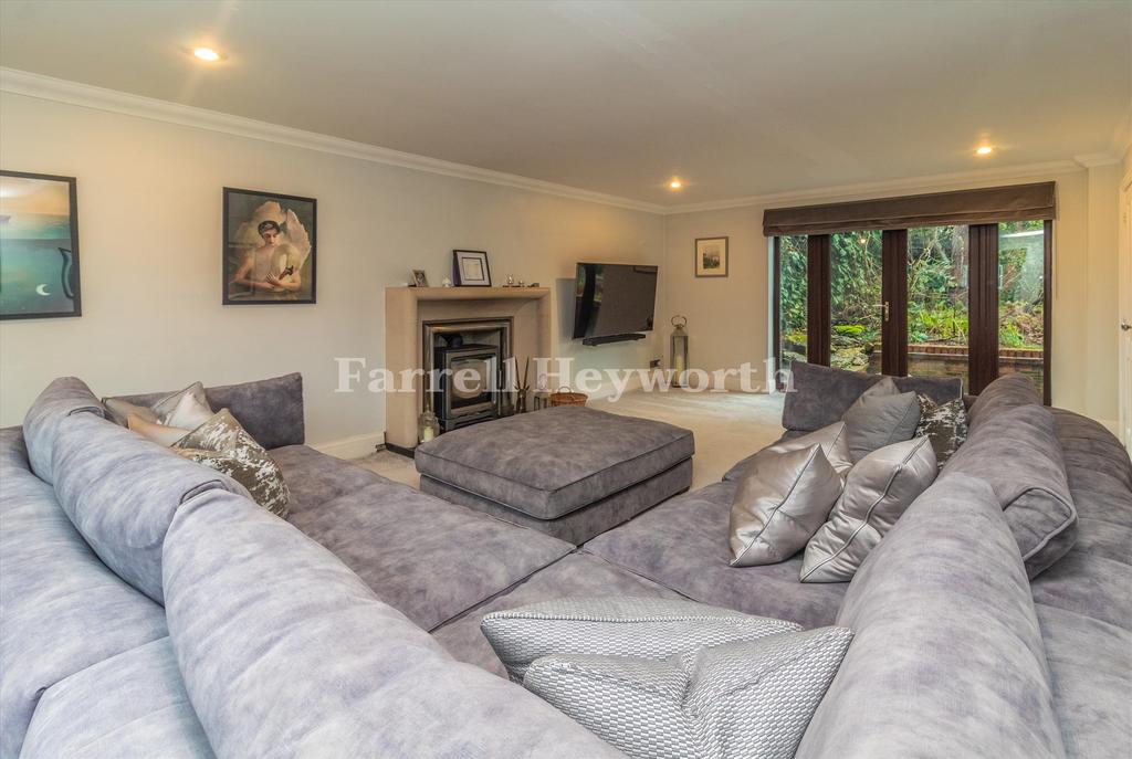 Lounge image 2