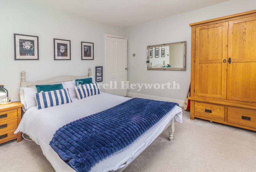 Bedroom 2 image 3