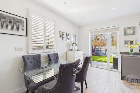 2 bedroom detached house for sale, Markwick Avenue, Cheshunt, Waltham Cross