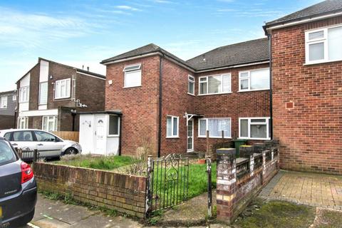 8 Essex Close, Romford, Essex, RM7 8BD