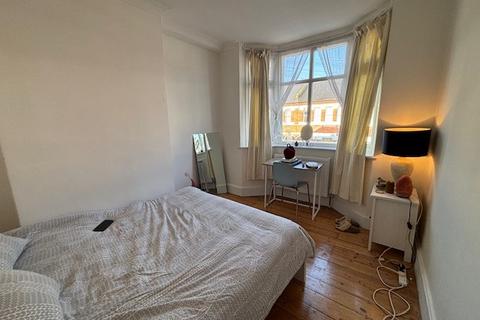 3 bedroom house to rent, Holmesley Road, London SE23
