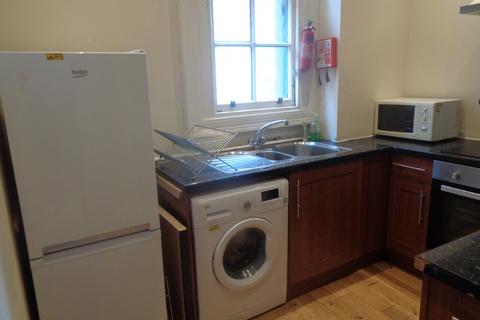 3 bedroom flat to rent, Wilton Street, Glasgow, G20