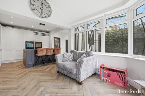 3 bedroom semi-detached house for sale, High Street, Brentwood, CM14