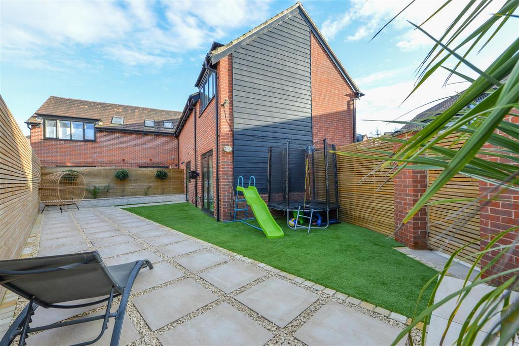 Teddington Drive13.jpg