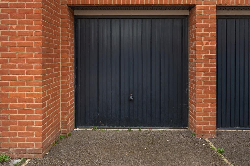 Garage/Drive