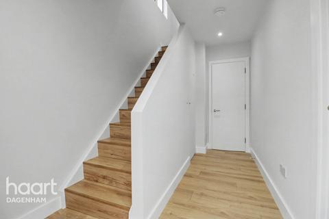 3 bedroom semi-detached house for sale, Wilthorne Gardens, Dagenham