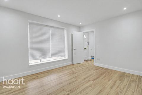 3 bedroom semi-detached house for sale, Wilthorne Gardens, Dagenham