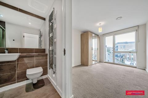 2 bedroom flat to rent, Finchley Road, London, NW11