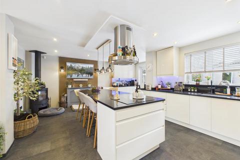 undefined, Provis Mead, Pewsham SN15