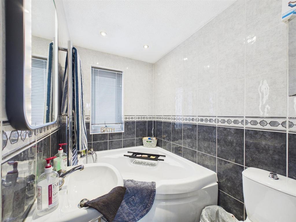 En-Suite Bathroom