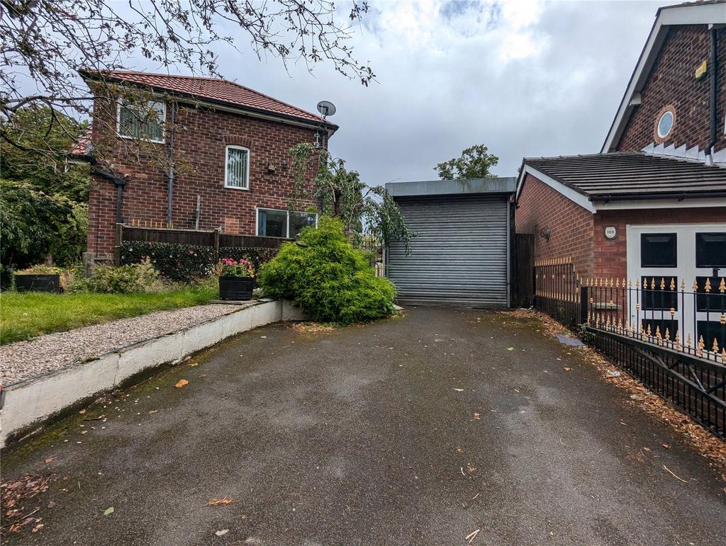 Driveway/Garage