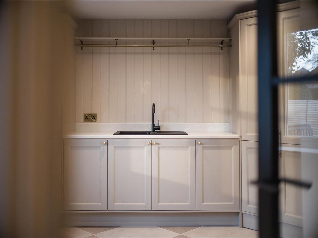 Interior40.jpg