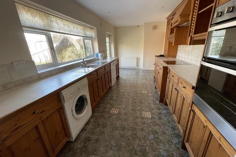 3 bedroom detached bungalow for sale, Llanwarne, Hereford