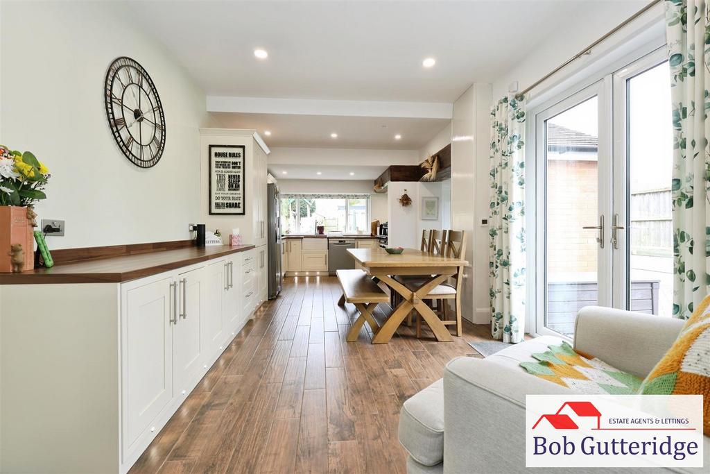 Fitted kitchen / dining room
