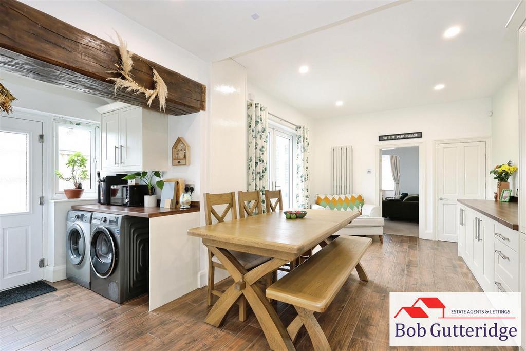 Fitted kitchen / dining room