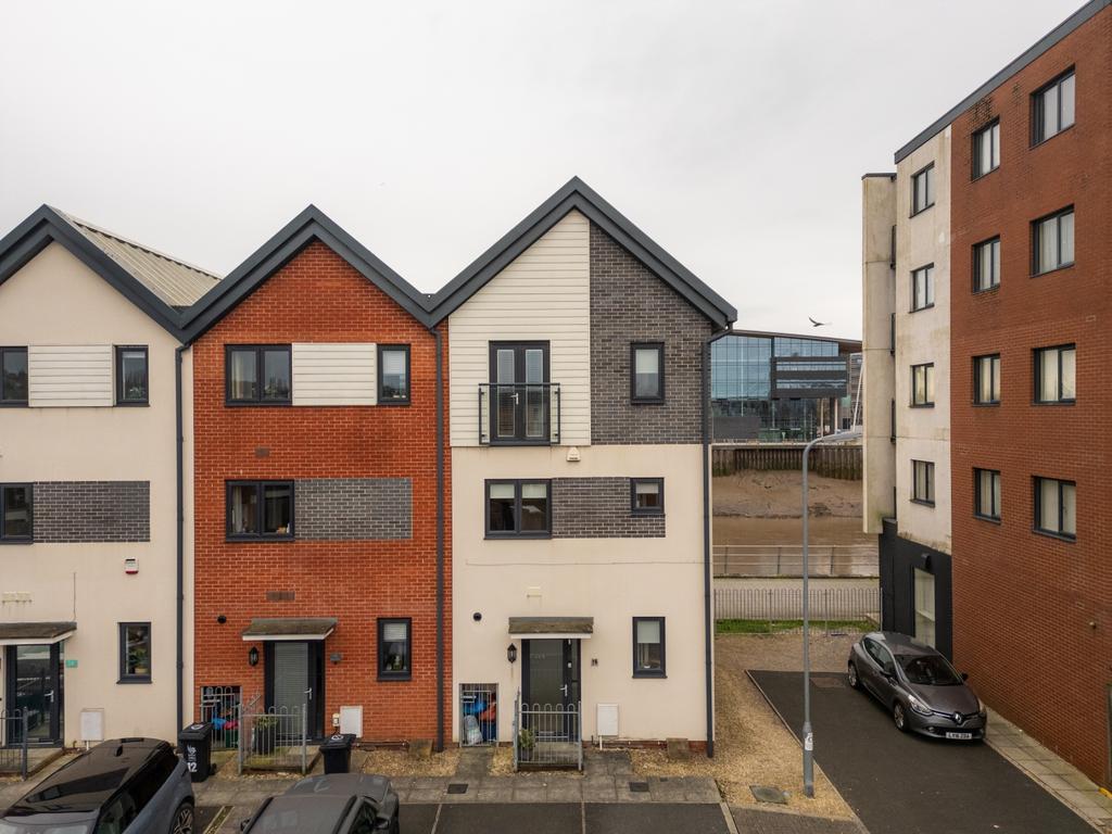 Rhosyn Close-1