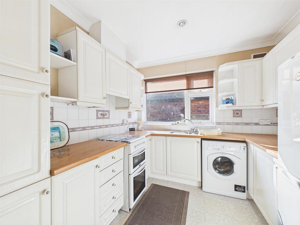 Kitchen: