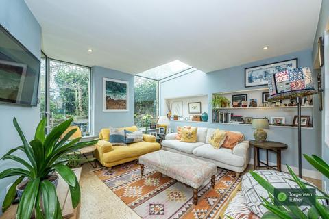 2 bedroom flat for sale, Loftus Road, Shepherds Bush, W12