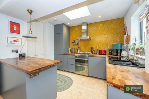 2 bedroom flat for sale, Loftus Road, Shepherds Bush, W12
